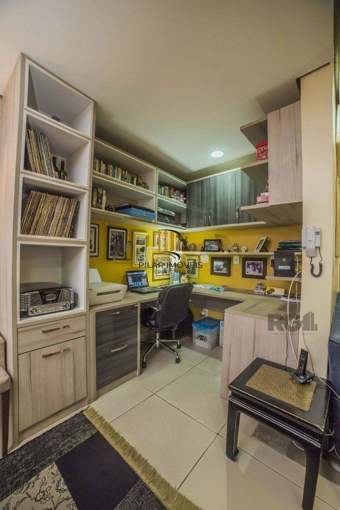 Casa de 4 dormitórios no bairro Glória