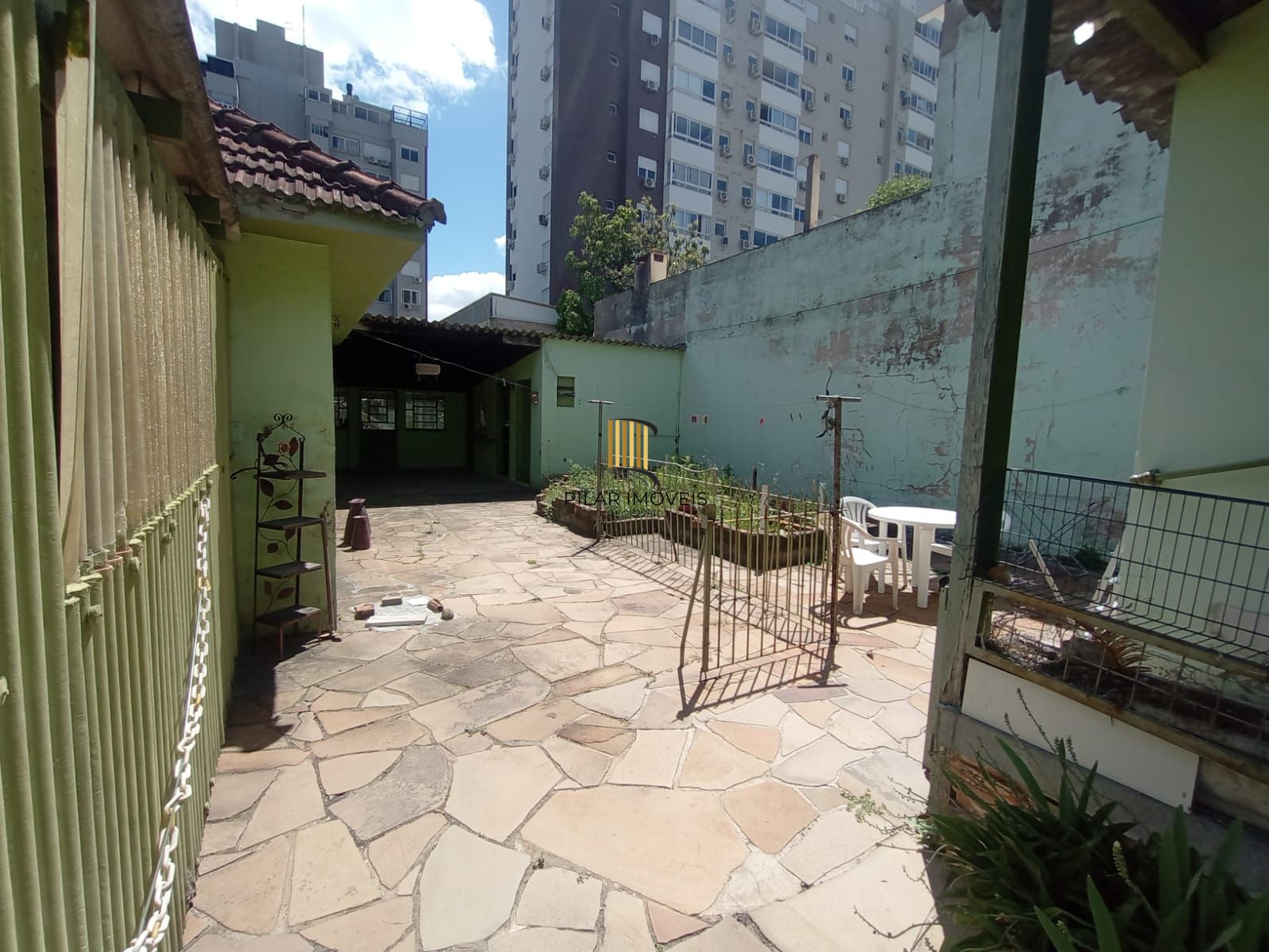 Casa 3 dormitórios no bairro Menino Deus em Porto Alegre para Alugar