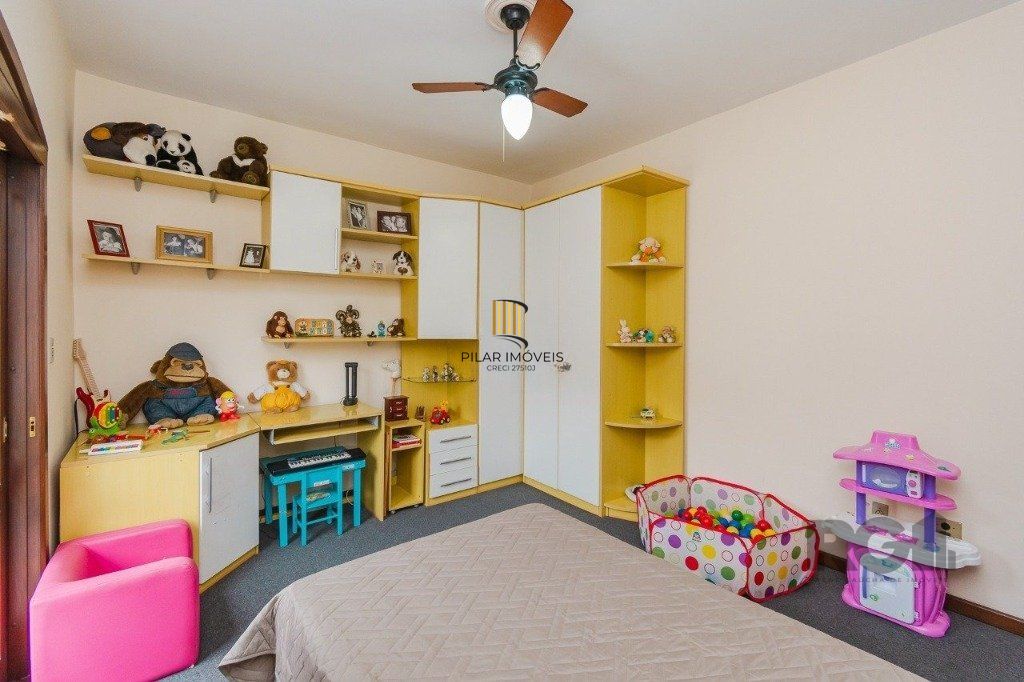 Casa com 4 dormitórios no bairro Morro Santana