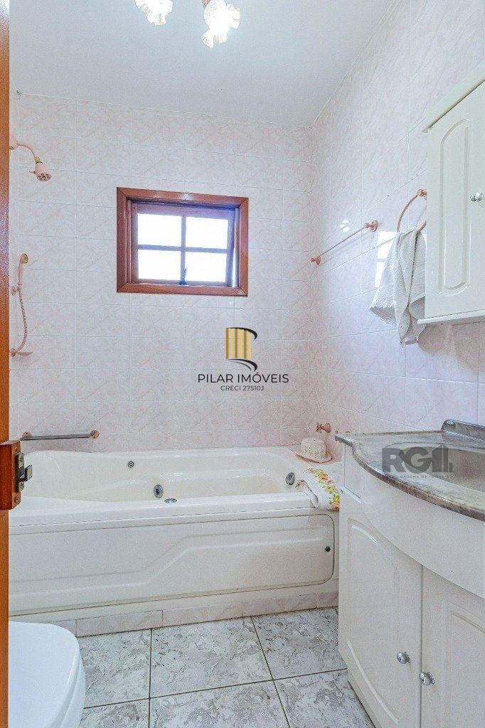 Casa com 267m², 3 dormitórios, 1 vaga no bairro Tristeza