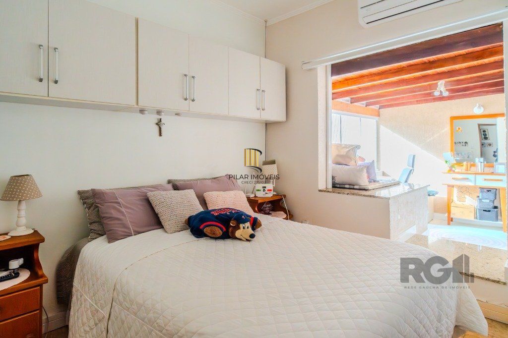Casa 3 dormitórios no bairro Medianeira