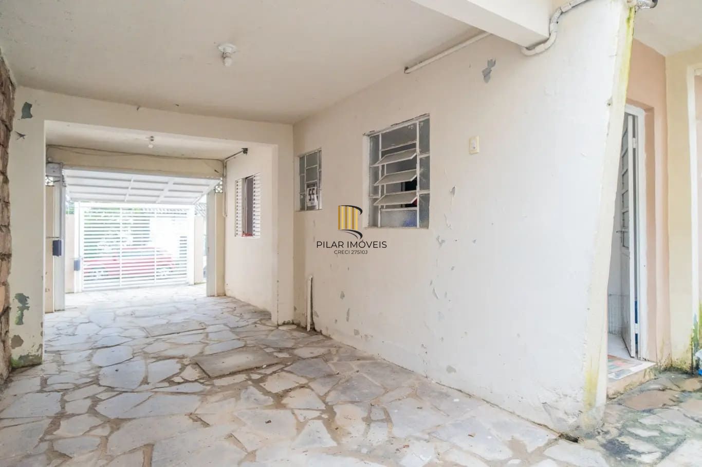 Casa de 3 dormitórios à venda em Santa Tereza, Porto Alegre.