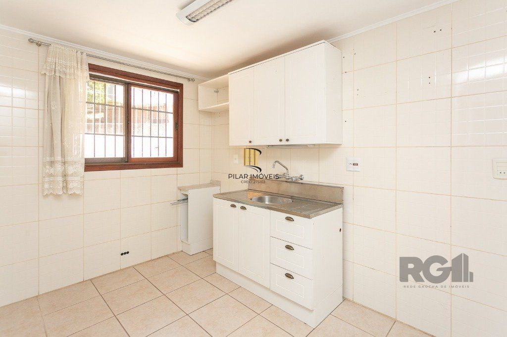 Casa com 5 dormitórios no bairro Jardim Carvalho
