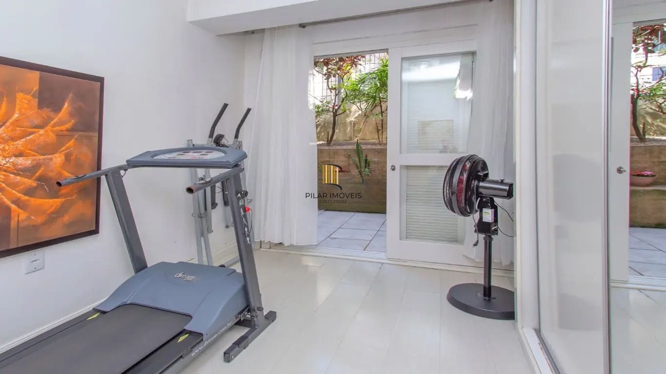 Apartamento com 3 dormitórios e 99m² à venda em Petrópolis.
