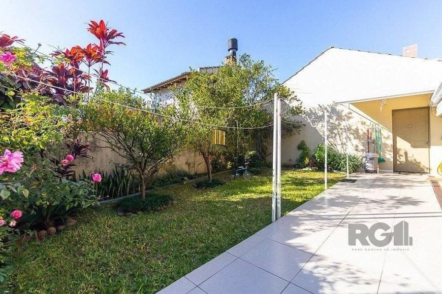 Casa para Venda - 235m², 4 dormitórios, sendo 1 suites, 2 vagas - Azenha