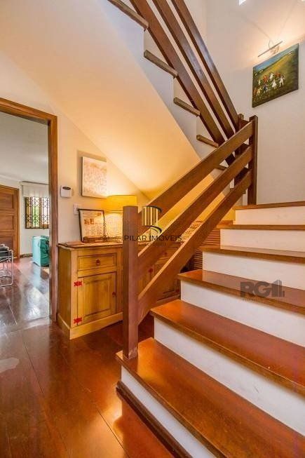 Casa 279m² - 4 dormitórios, 3 vagas no bairro Santa Tereza