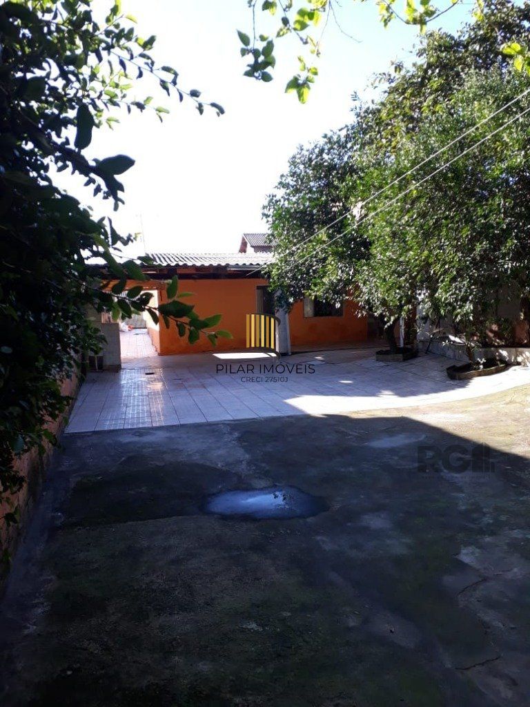 Casa de 3 dormitórios, no bairro Lomba do Pinheiro