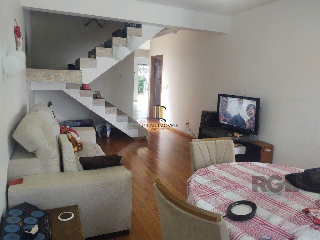 Casa de 2 dormitórios no bairro Passo das Pedras