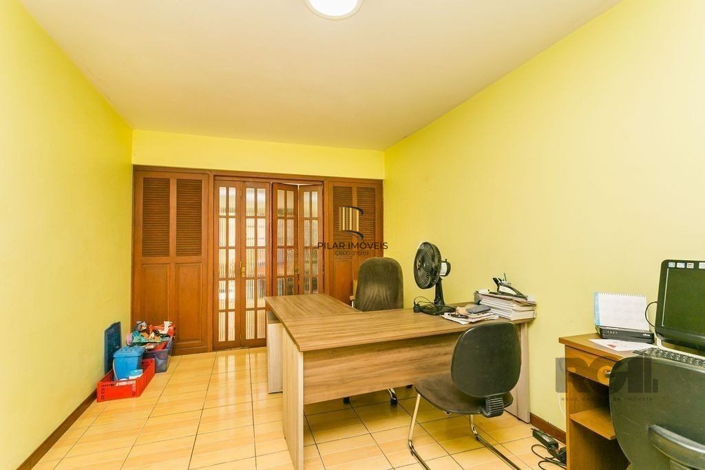 Casa 5 dormitórios no bairro Cristal