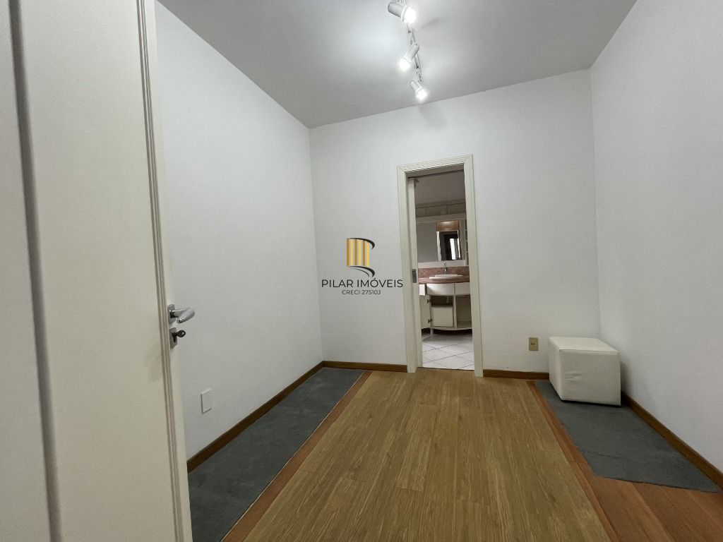 Casa 6 dormitórios no bairro Partenon