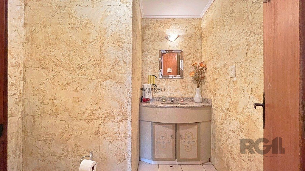 Casa para Venda - 176m², 3 dormitórios, sendo 1 suites, 4 vagas - Jardim Isabel