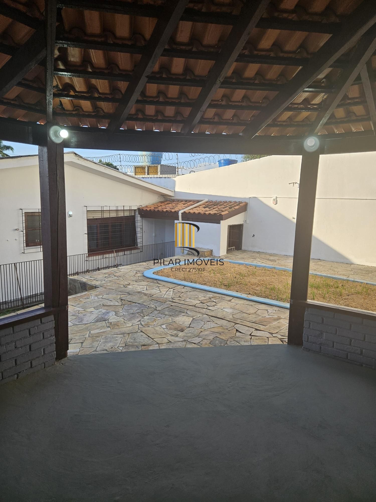 Casa toda reformada na avenida nonoai