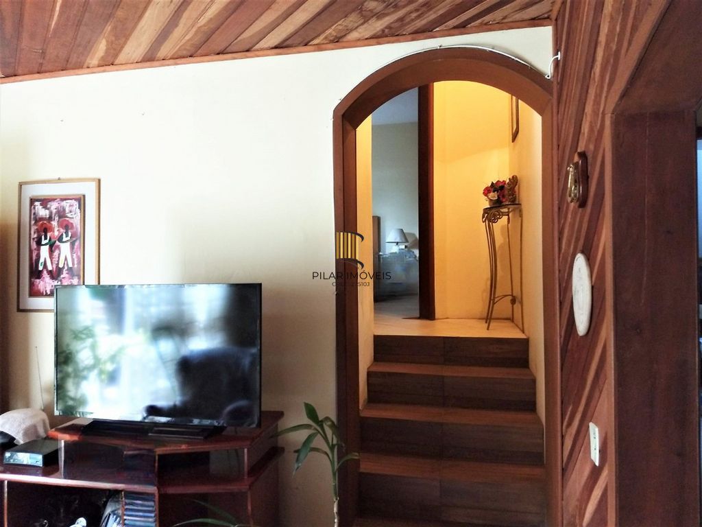 Casa 4 dormitórios à venda no Bairro Vila Jardim - Porto Alegre