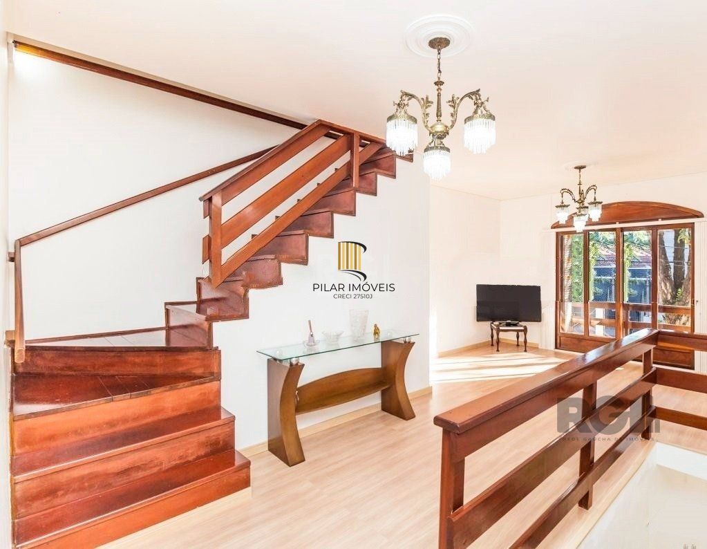 Casa de 266m² - 5 dormitórios, 5 vagas no bairro São João