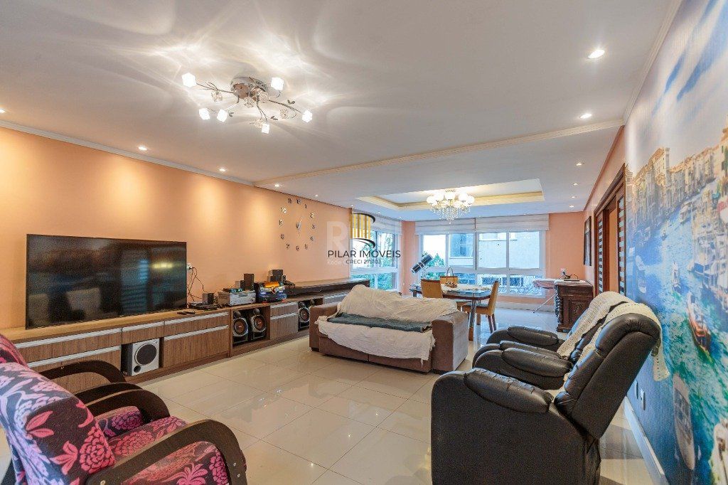 Casa de 498m², bairro Teresópolis