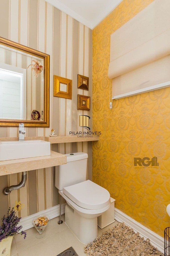 Casa em Condomínio, 157m², 4 dormitórios, 2 vagas no bairro Sarandi