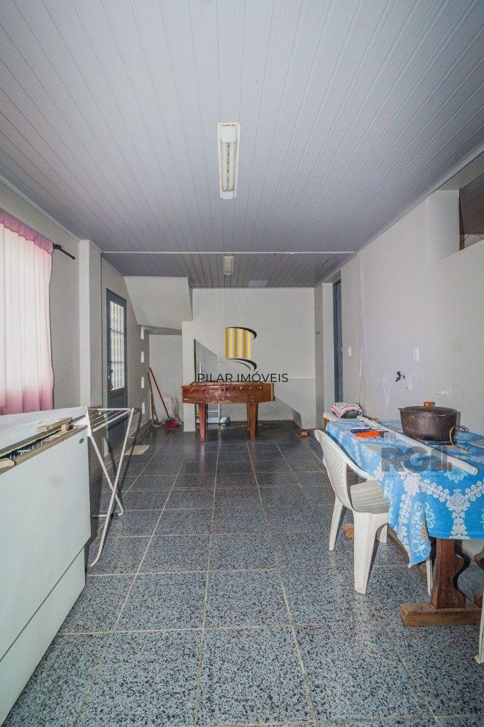 Casa de 4 dormitórios no bairro Sarandi