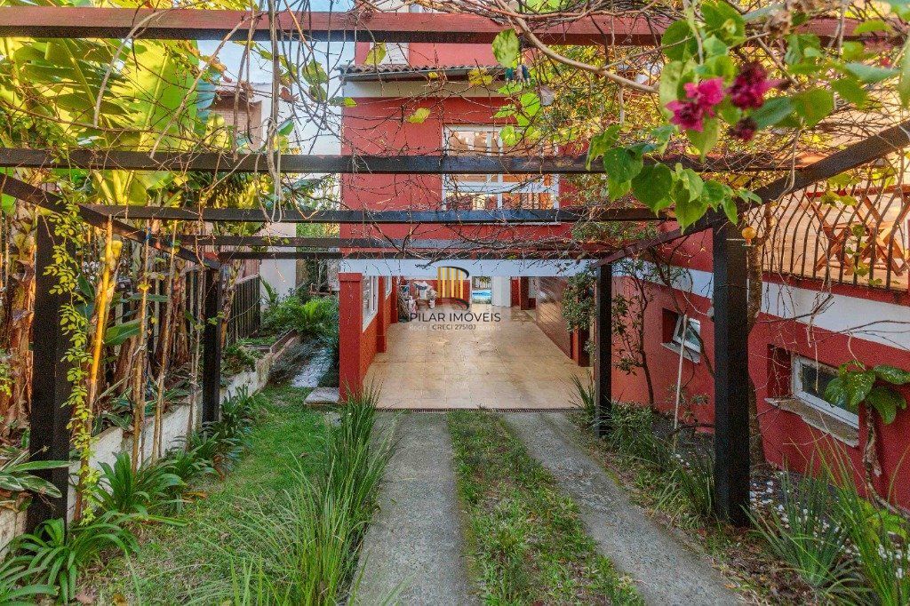 Casa de 498m², bairro Teresópolis