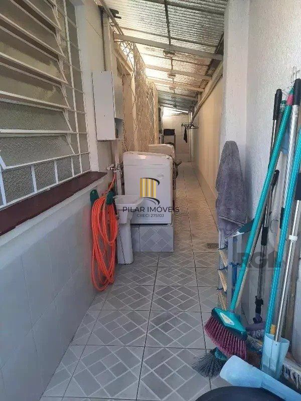 Casa de 3 dormitórios, no bairro Glória