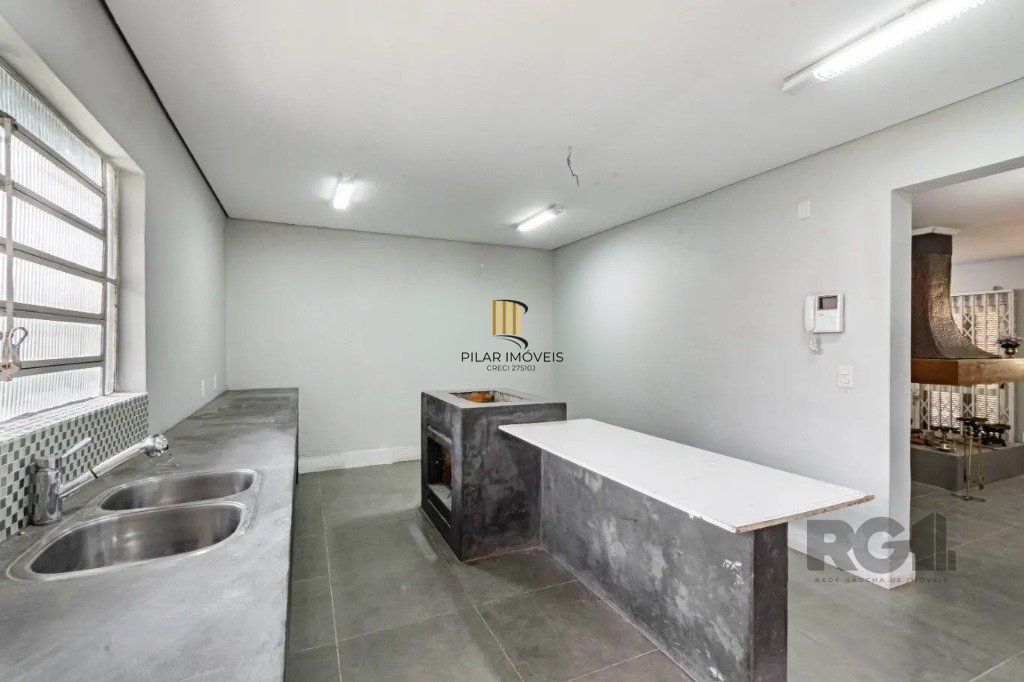 Casa com 3 dormitórios no bairro Passo das Pedras