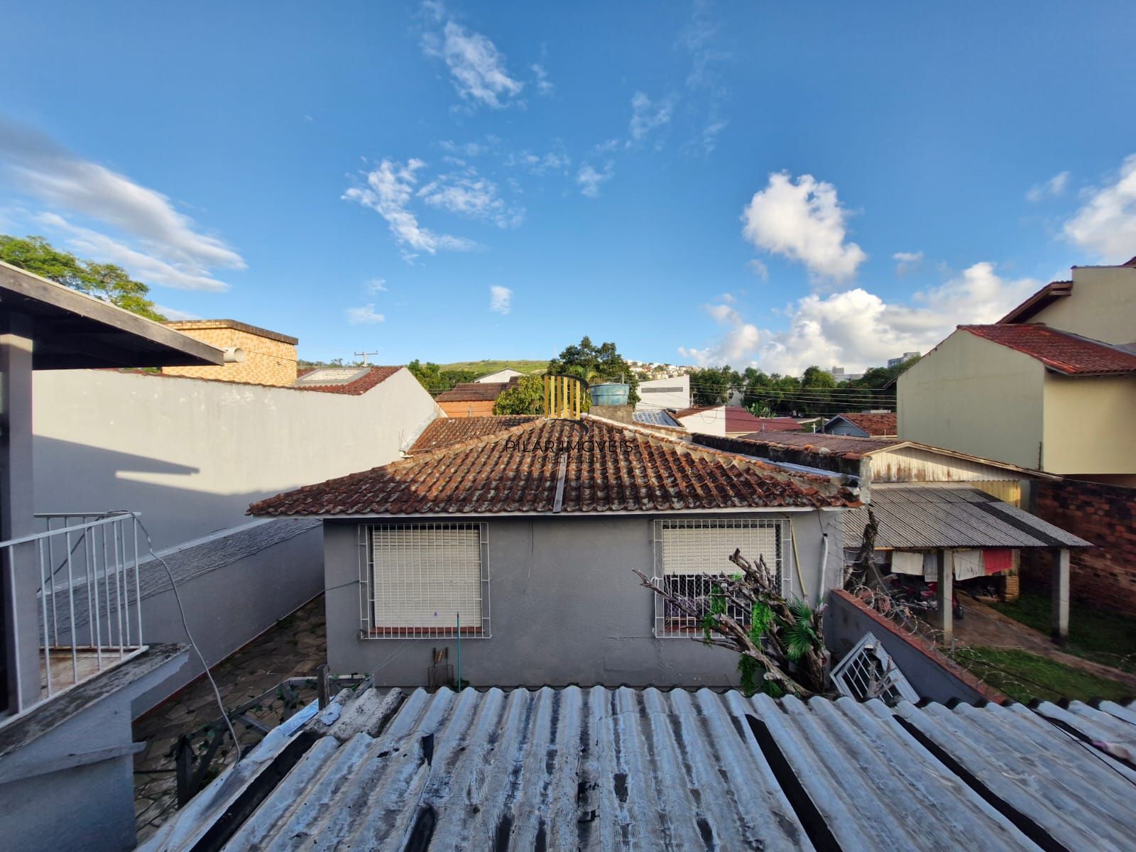 Casa com 3 dormitórios e edícula nos fundos no bairro Nonoai.