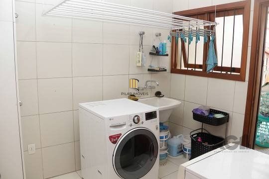 Excelente casa de 287m² com 3 dormitórios e 4 vagas.