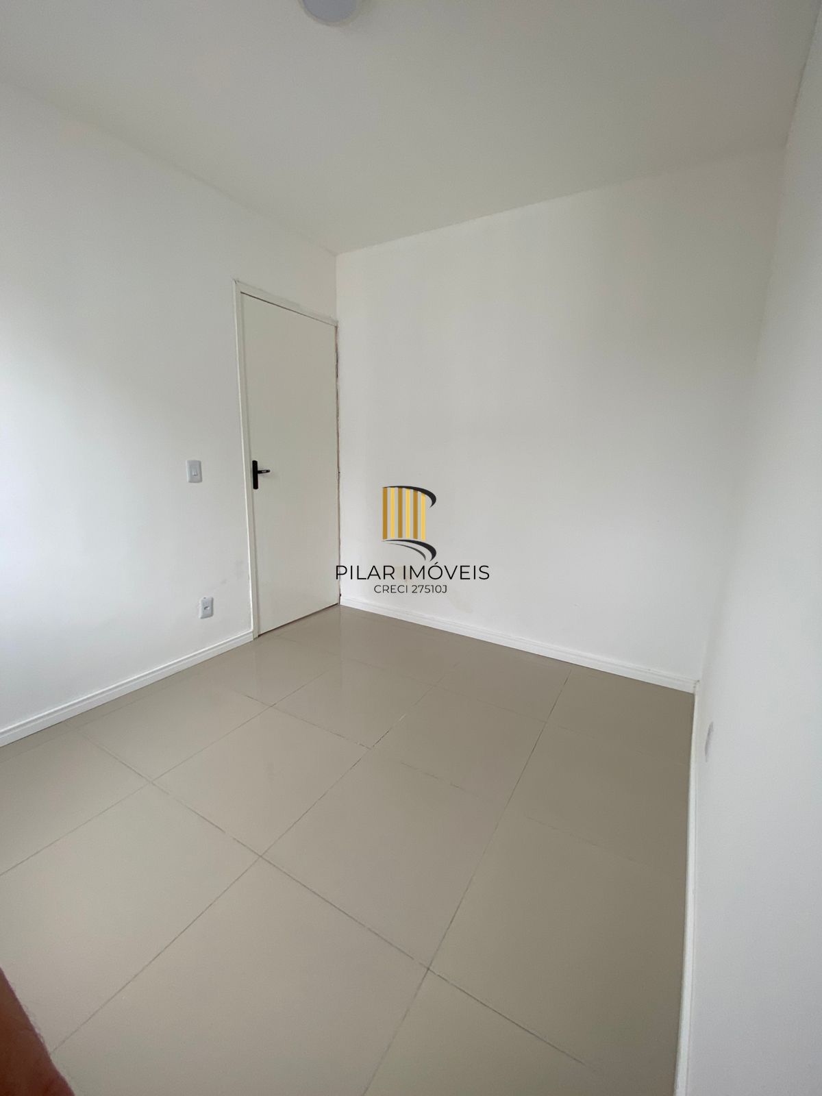 Apartamento de 2 dormitorios á venda no Bairro Vila Nova.
