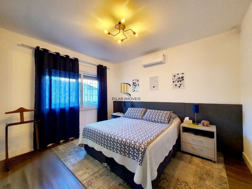 Casa de  3 dormsitorios no Bairro Camaquã - Porto Alegre