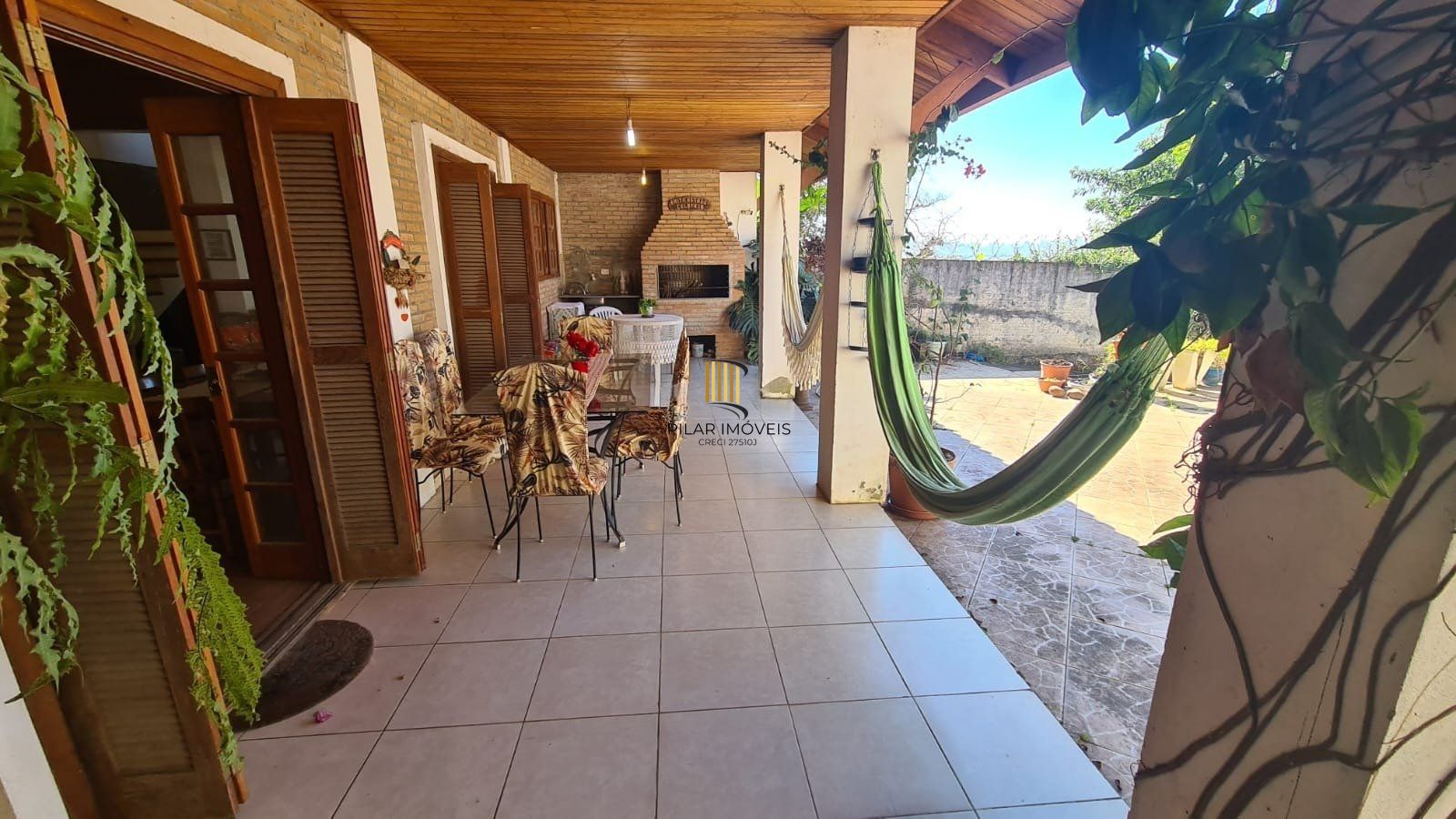 Casa com 4 dormitórios, 2 vagas e 300m² á venda