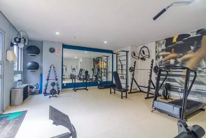 Apartamento de 2 dormitórios com 1 vaga de garagem escriturada, na Rua Dom Vital, Bairro Glória.