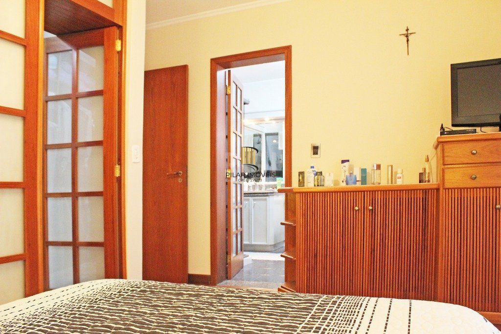 Casa para Venda - 300m², 4 dormitórios, sendo 1 suites, 4 vagas - Coronel Aparício Borges