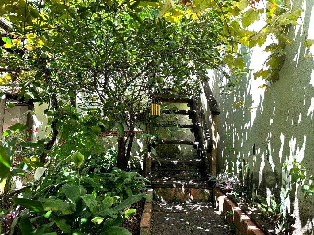 Casa 3 dormitórios no Bairro Glória, próxima a Prof. Oscar Pereira.