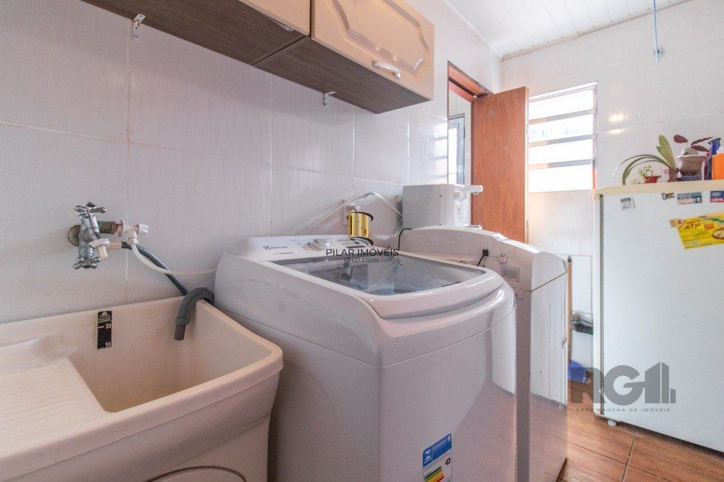 Casa com 3 dormitórios e 3 vagas no bairro Santa Tereza