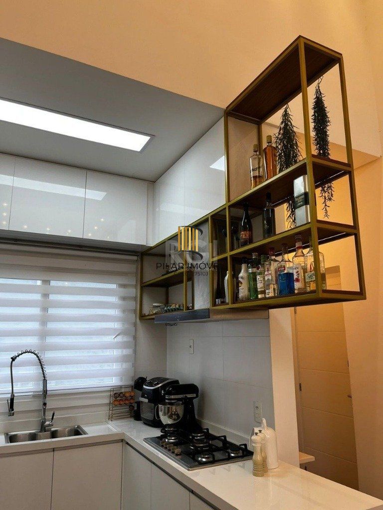 EXCELENTE APARTAMENTO COM 2 DORMITÓRIOS, 2 SUÍTES, 1 BANHEIRO E 2 VAGAS DE GARAGEM.