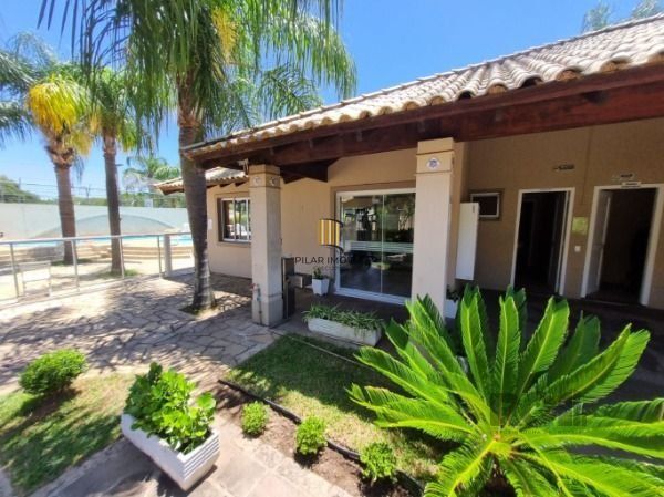 Casa Condominio em Porto Alegre, no bairro Humaitá, com 2 dormitório(s), e 2 banheiros, à venda.
