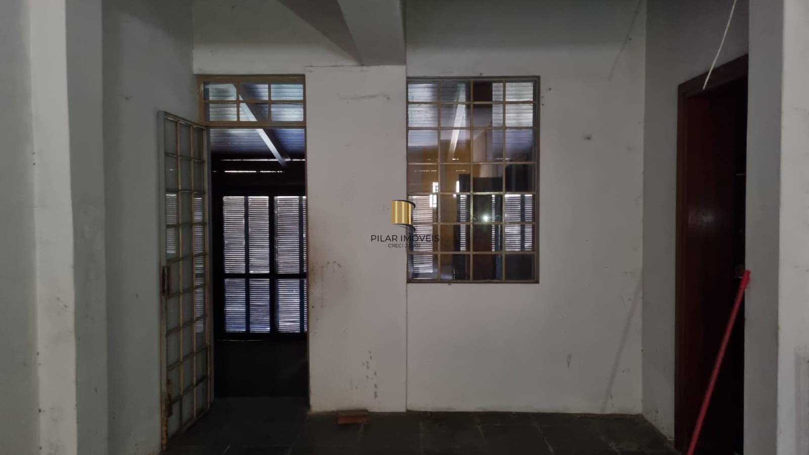 Casa com boa área de terreno no Teresópolis