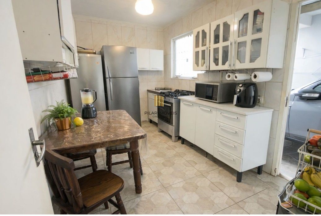 Casa com 3 dormitórios e edícula nos fundos no bairro Nonoai.