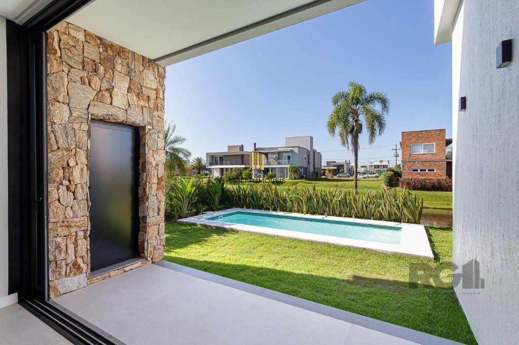 Casa de Condomínio 3 dormitórios no bairro Beira Mar
