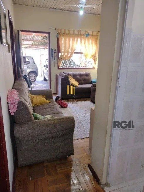 Casa de 2 dormitórios no bairro Cavalhada