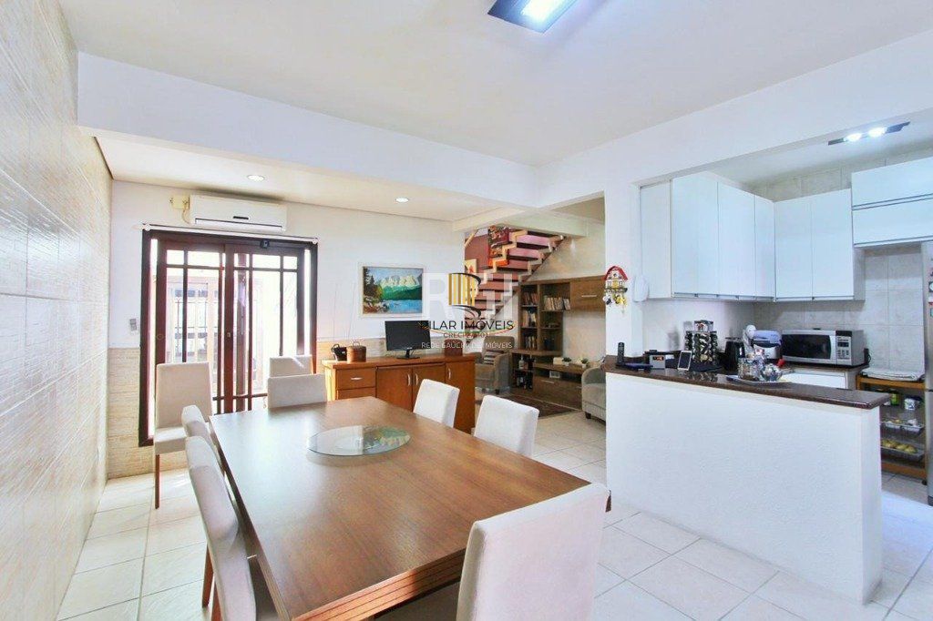 Casa para Venda - 260m², 5 dormitórios, sendo 2 suites, 4 vagas - Teresópolis