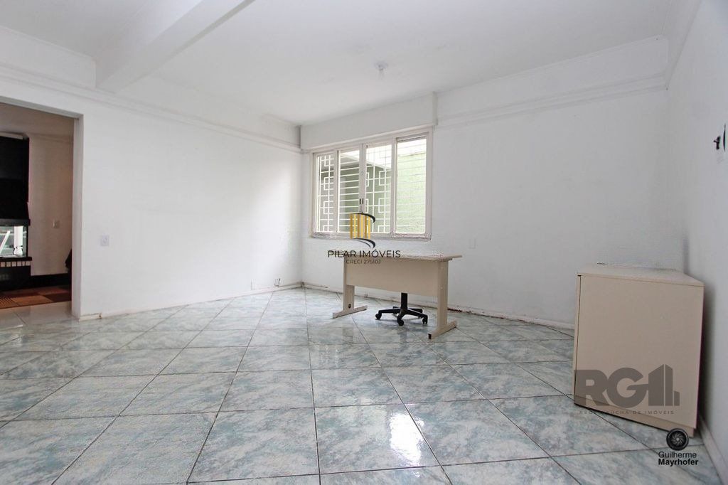 Casa com 5 suítes, 7 banheiros, 4 vagas no bairro Partenon