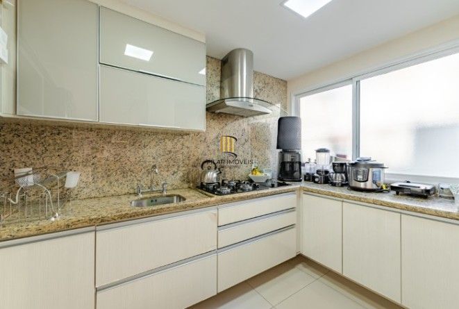 Casa em Condomínio à venda com 4 dormitórios, 248m² e 4 vagas no bairro Teresópolis, em Porto Alegre .
