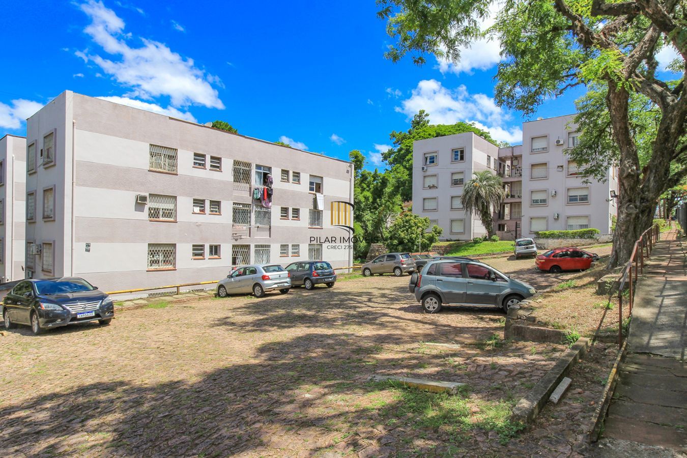 Apartamento Terreo de 03 dormitórios,reformado no bairro Teresópolis-Porto Alegre /RS