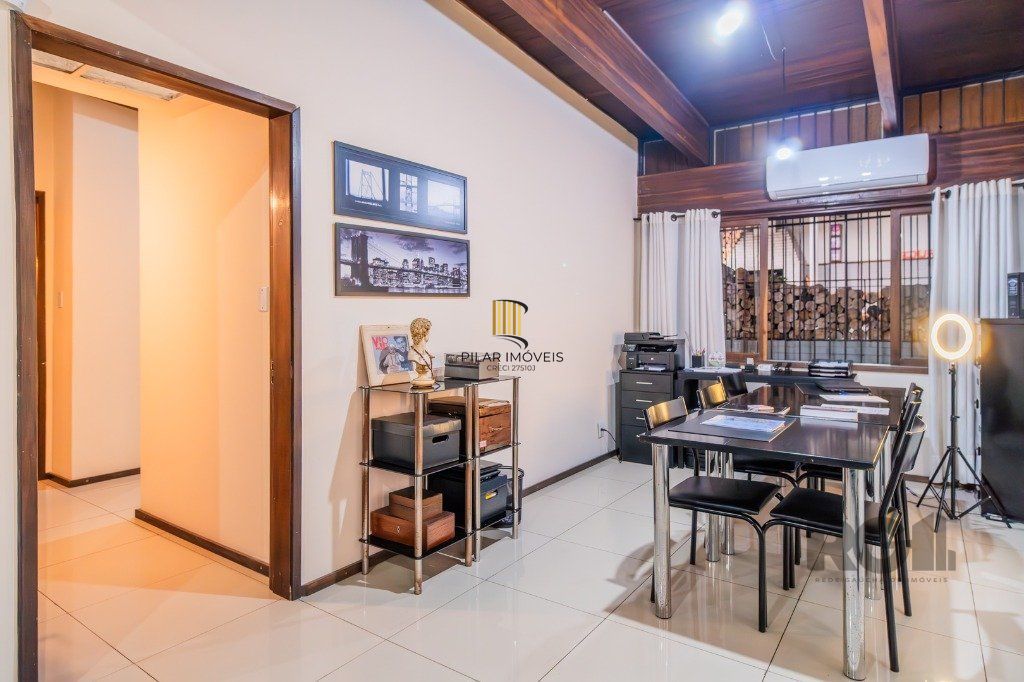 Casa 4 dormitórios no bairro Nonoai