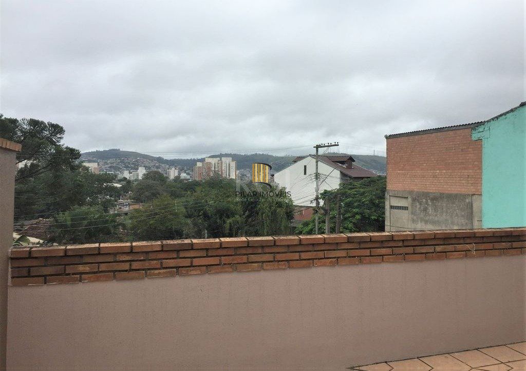 Casa de 270m² - 3 dormitórios, 1 suíte, churrasqueira, pátio e 3 vagas de garagem
