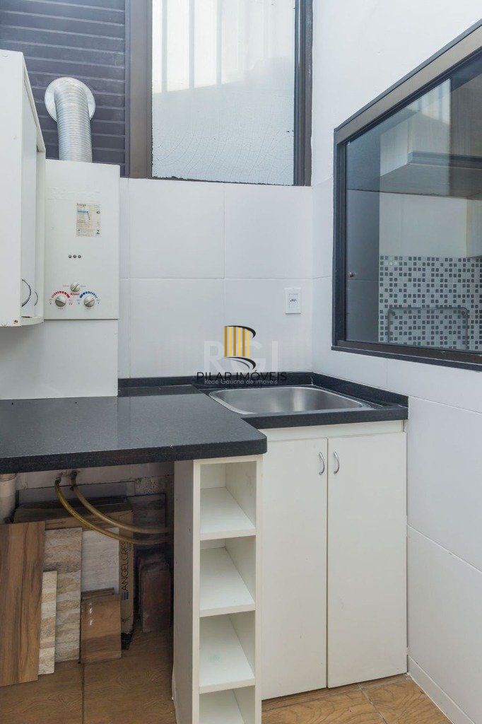 Casa em condomínio com 3 dormitórios, churrasqueira e 1 vaga de garagem no bairro Ipanema