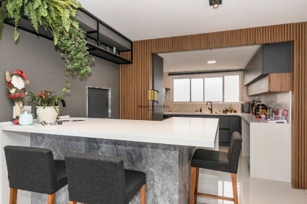 Apartamento com 3 suítes e 161m² à venda em Petrópolis, Porto Alegre.