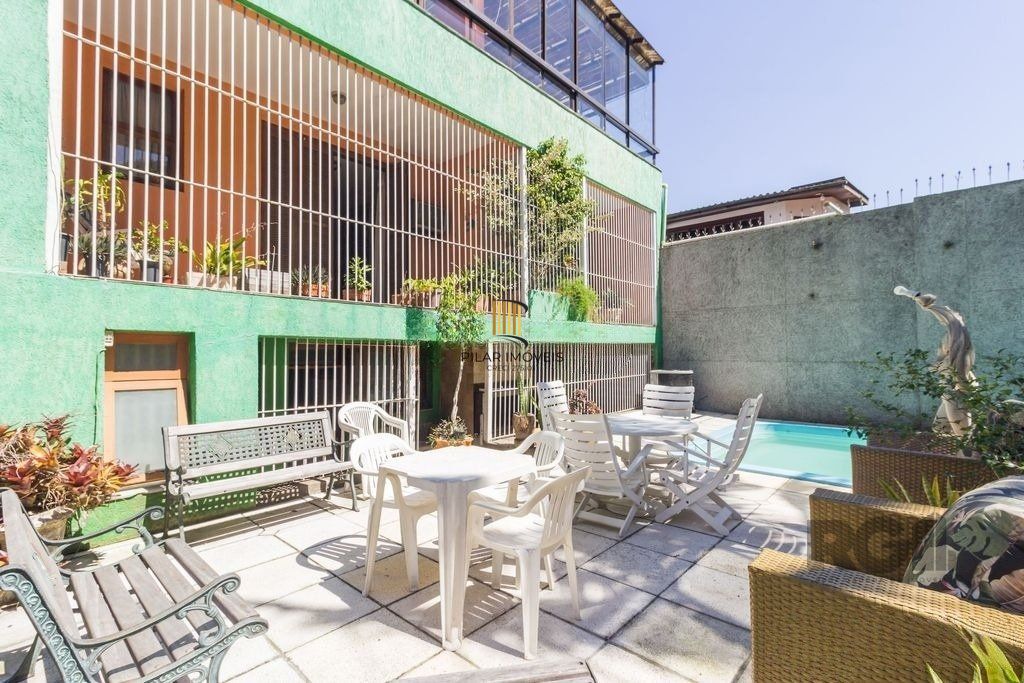 Casa 470m² - 4 dormitórios, 5 vagas no bairro Jardim São Pedro