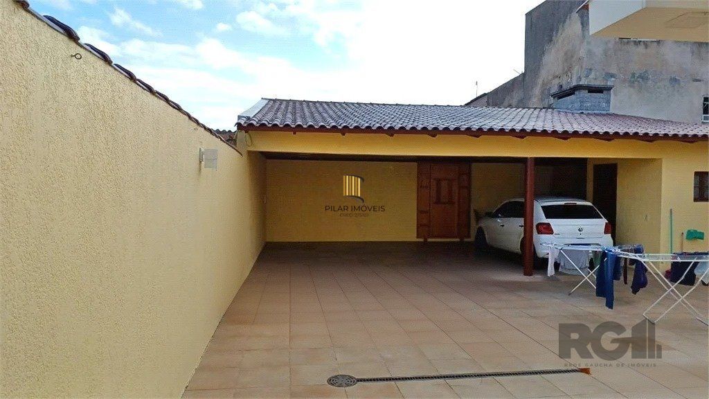 Casa de 3 dormitórios no bairro Sarandi