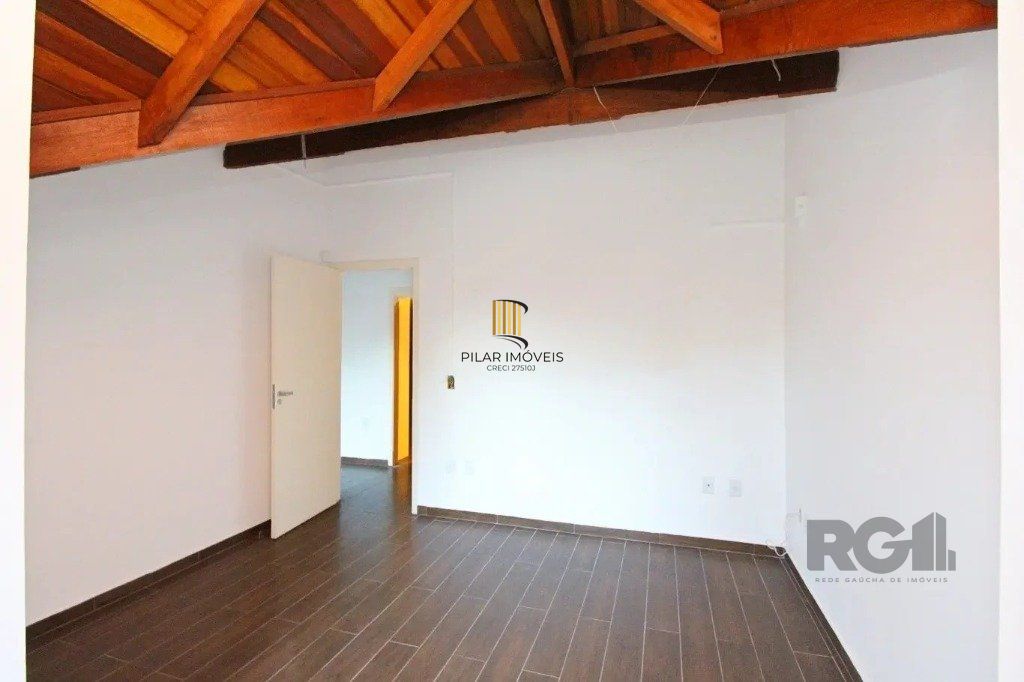 Casa de 3 dormitórios, no bairro Aberta dos Morros